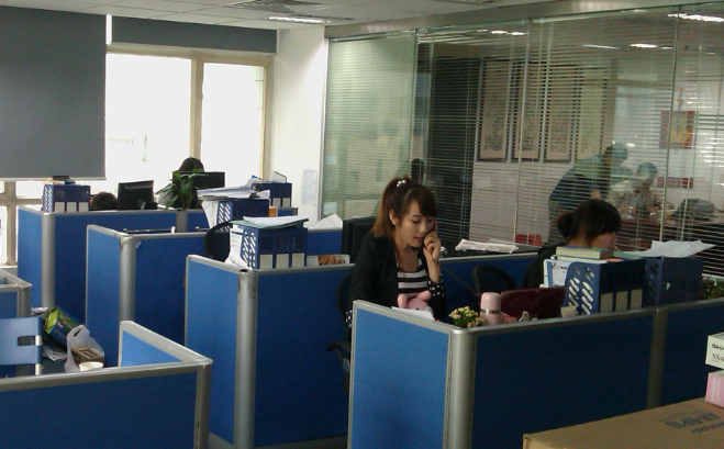 东莞市钧安门业车库门与伸缩门选购指南：材质与驱动方式解析